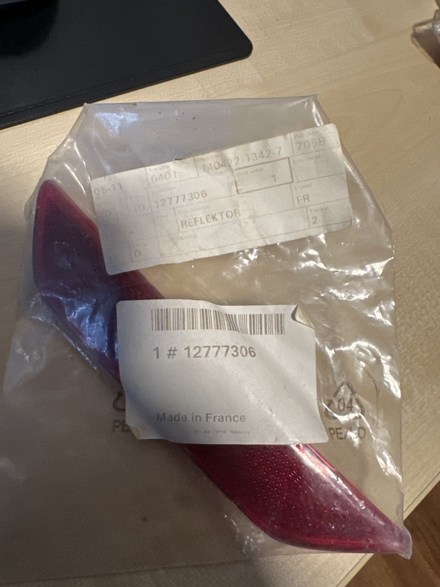 Saab Tutti pezzi di ricambio auto: SAAB 9-3 Reflektor Stossstange 12777306 – Nuovo e nell'imballaggio originale da Unterkulm venduto da YS3 1