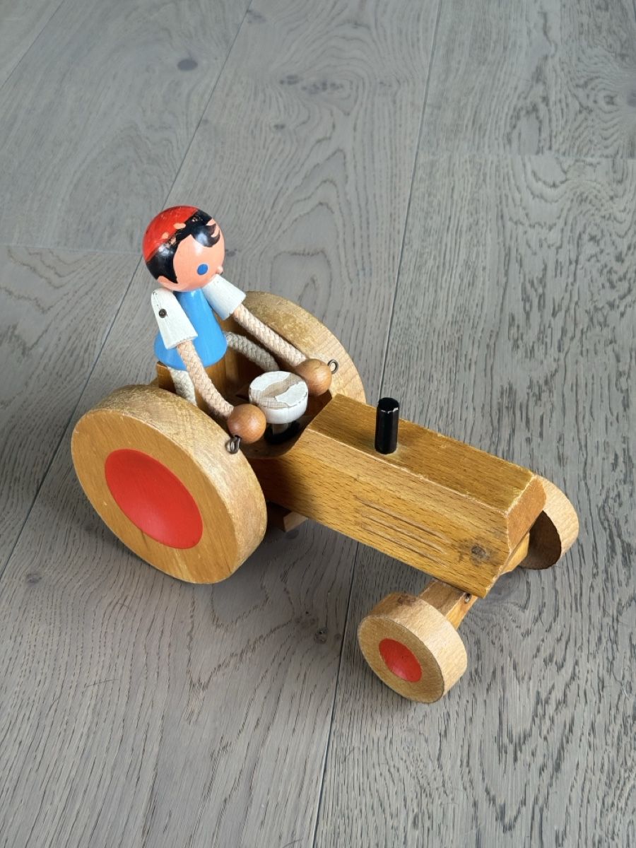 Spielzeuge: Holzspielzeug Traktor, Oldtimer, Vintage – Gebraucht aus Kriens von saintstone