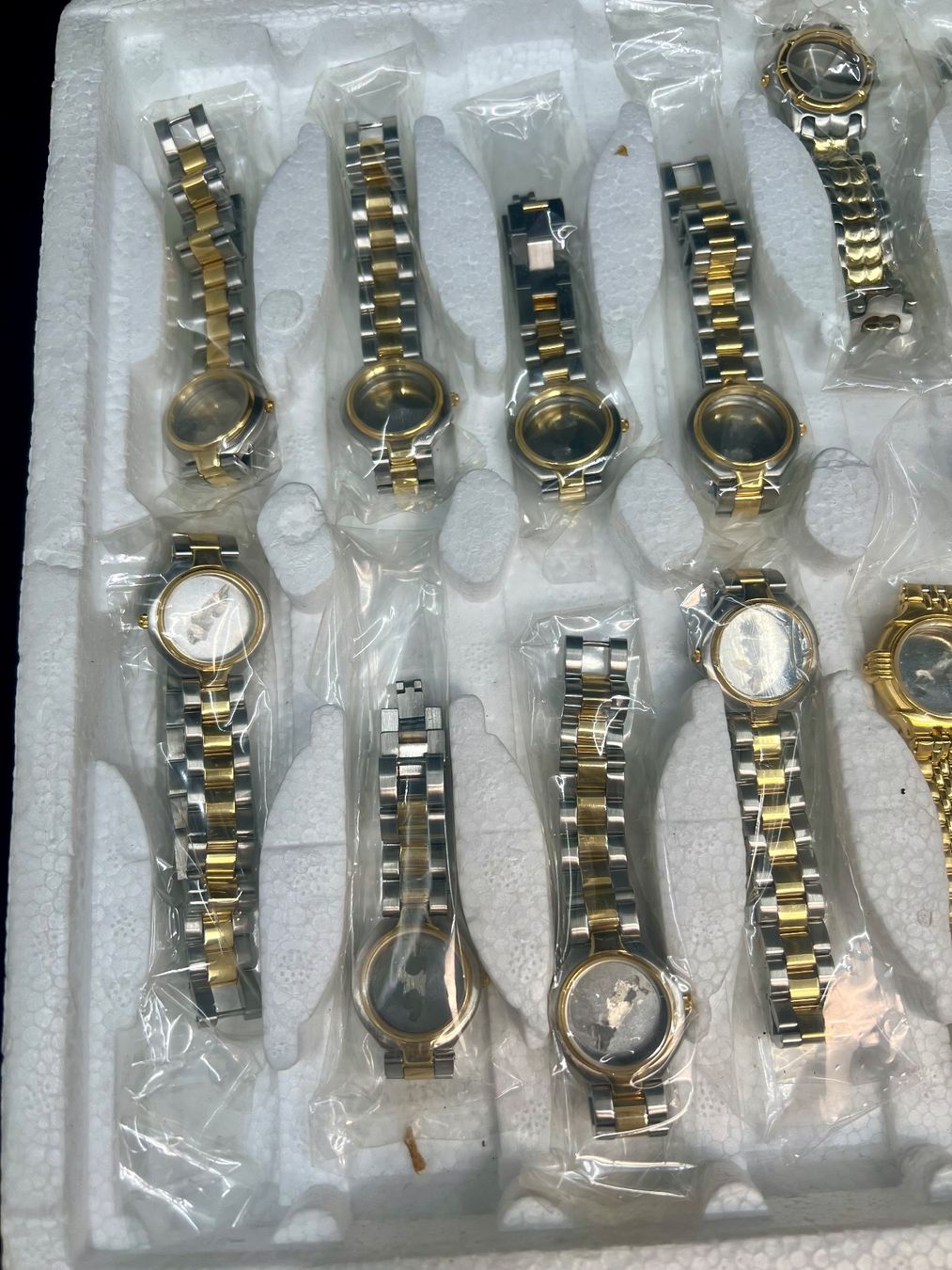 Givenchy Montres: Givenchy Lot de boîtier complet de différentes taille – Neuf (Voir description) à Sion par ROBY_ROBY_ROBY 3