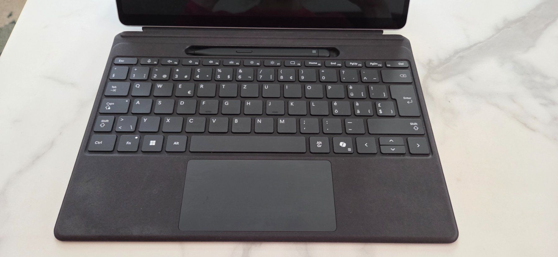 Microsoft Notebook: Microsoft Surface Pro 10 5G, 64GB, 1TB + Flex Keyboard + Pen – Usato da Horgen venduto da aiac0 3