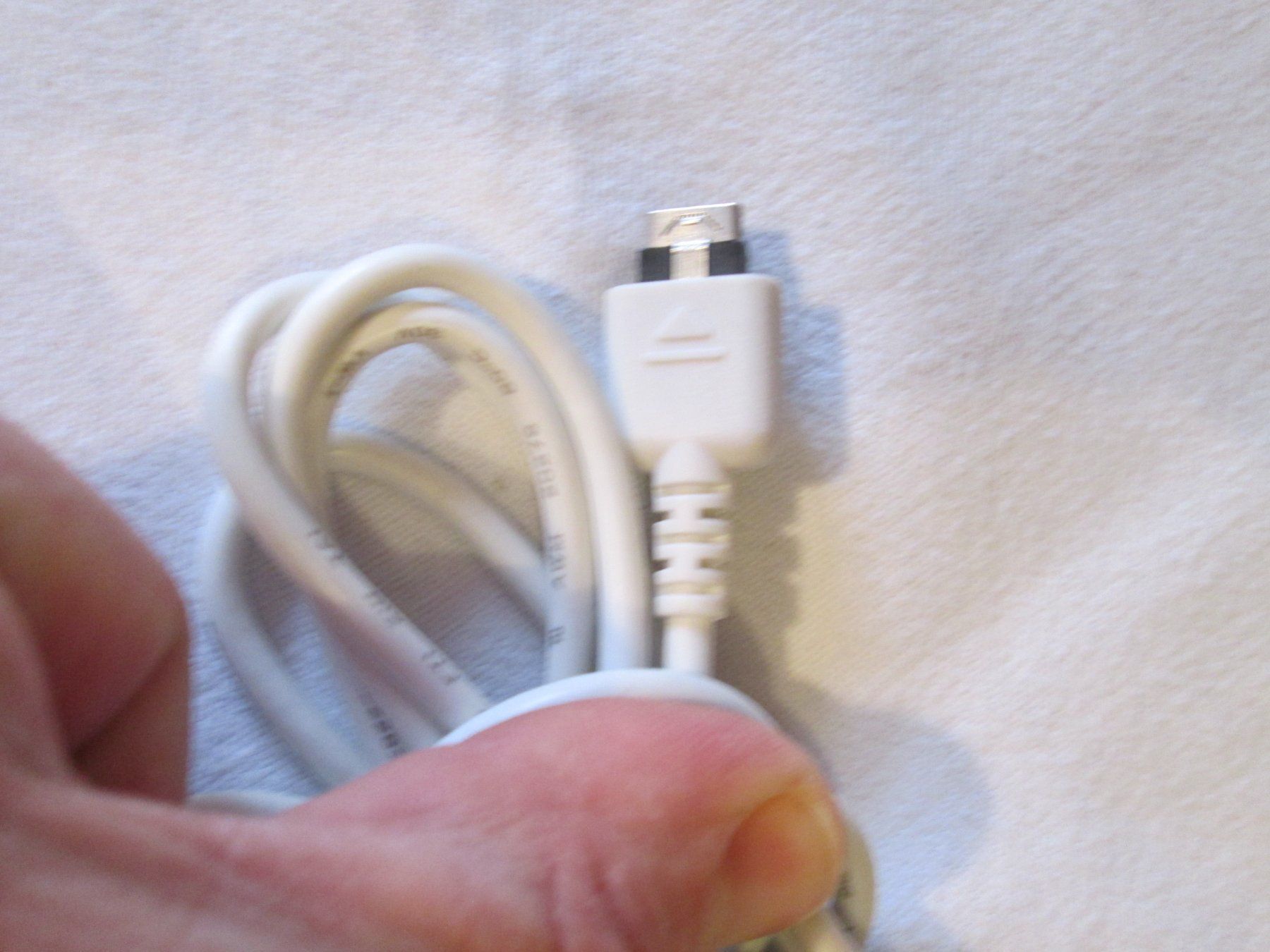 Kabel: Câble USB vers Micro-USB blanc, état neuf! (246) – Gebraucht aus la Chaux-de-Fonds von Lampe 2