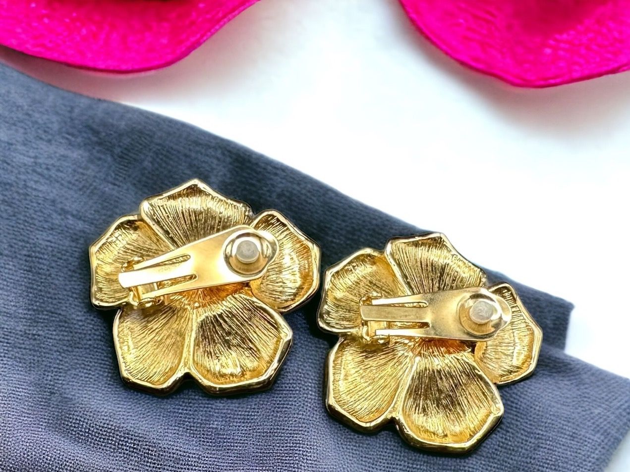Ohrringe & -stecker: Große Ohrringe Clips, Blume mit Strass. Luxus-Schmuck – Gebraucht aus Lamone von LaCantinaMagica 4