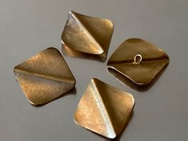 4 boutons carrés dorés design vintage 30mm bon état