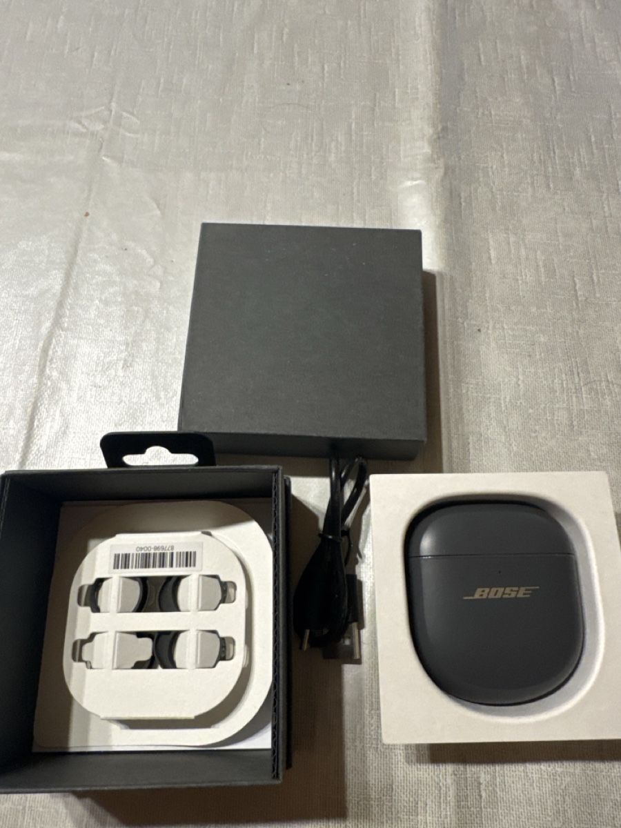 Bose Cuffie: Bose QuietComfort Earbuds II, grau, mit Ladecase – Nuovo (secondo la descrizione) da Triengen venduto da B_S_92
