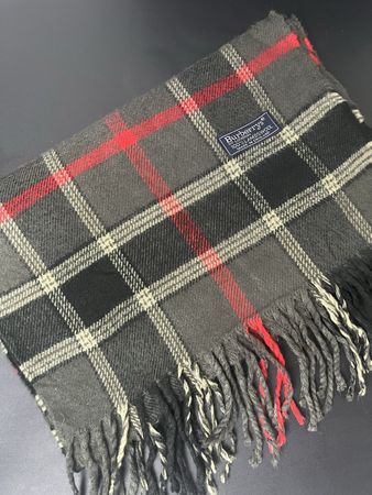 Echarpe Burberry à carreaux grise 