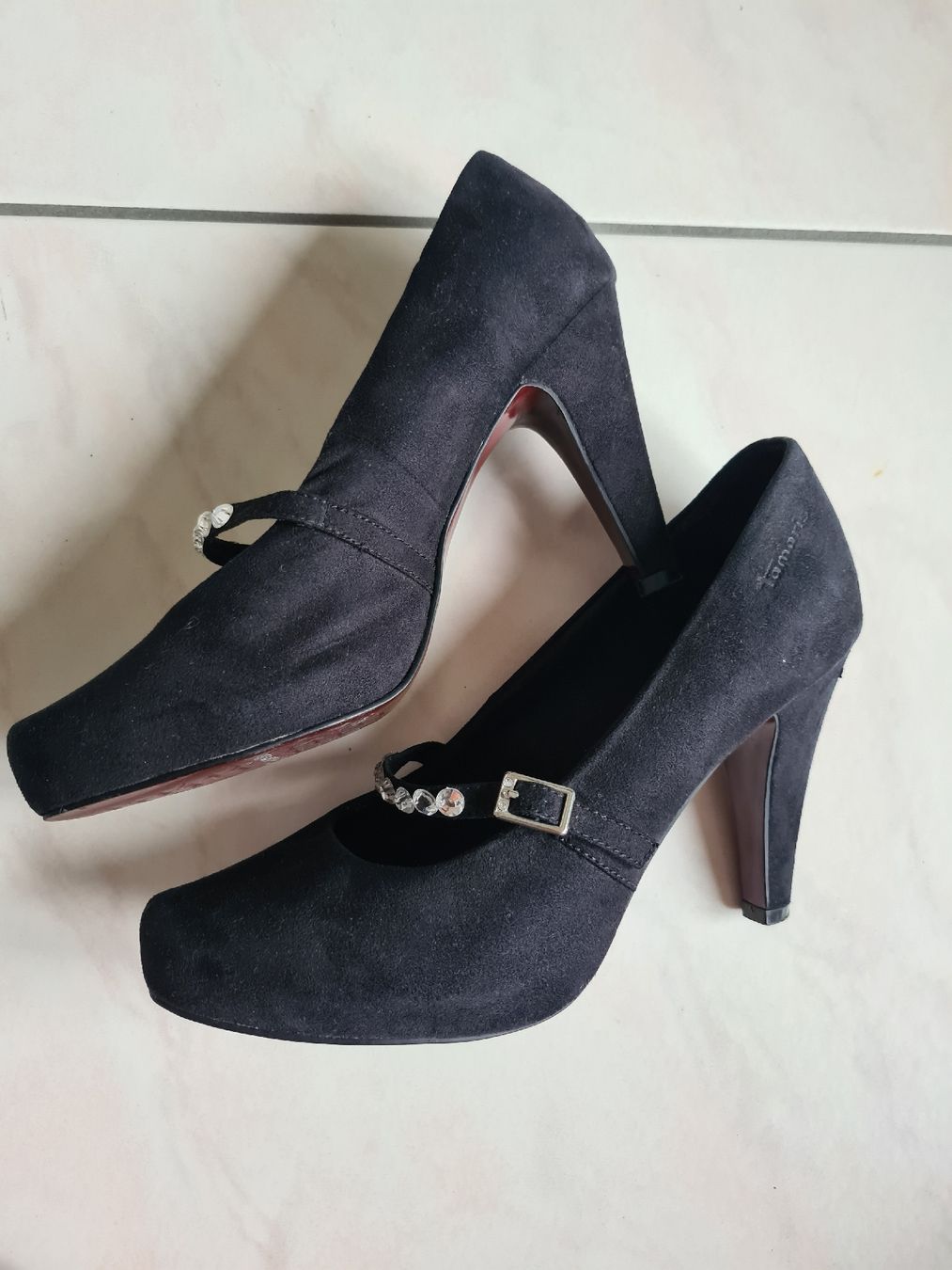 Scarpe da donna: Schwarze Tamaris Pumps Gr. 39, mit Strass – Usato da Ebikon venduto da Songbird85 3