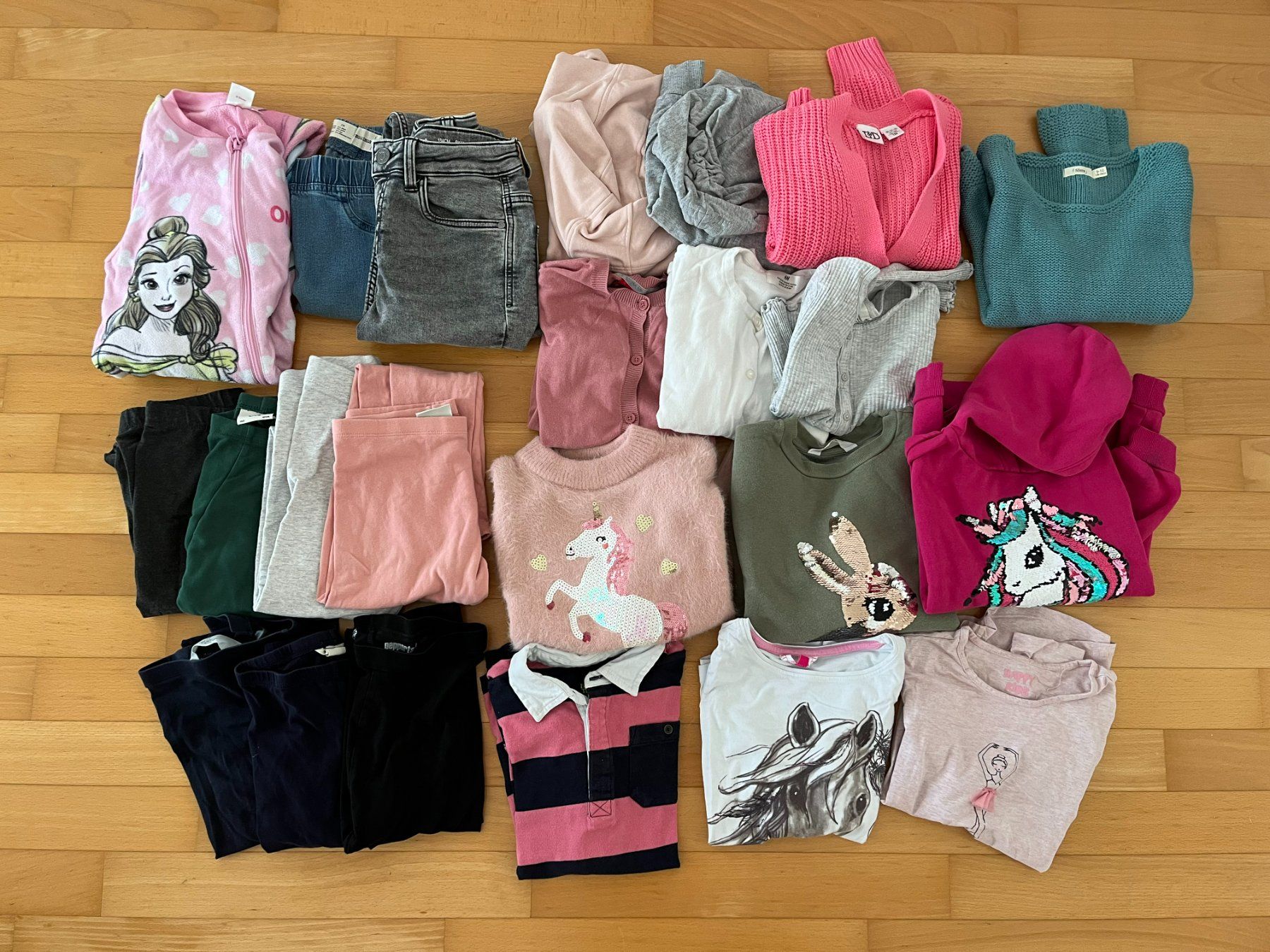 Ensembles coordonnés: Mädchen Kleiderpaket Grösse 134/140 – D'occasion à Muttenz par Juvenile33