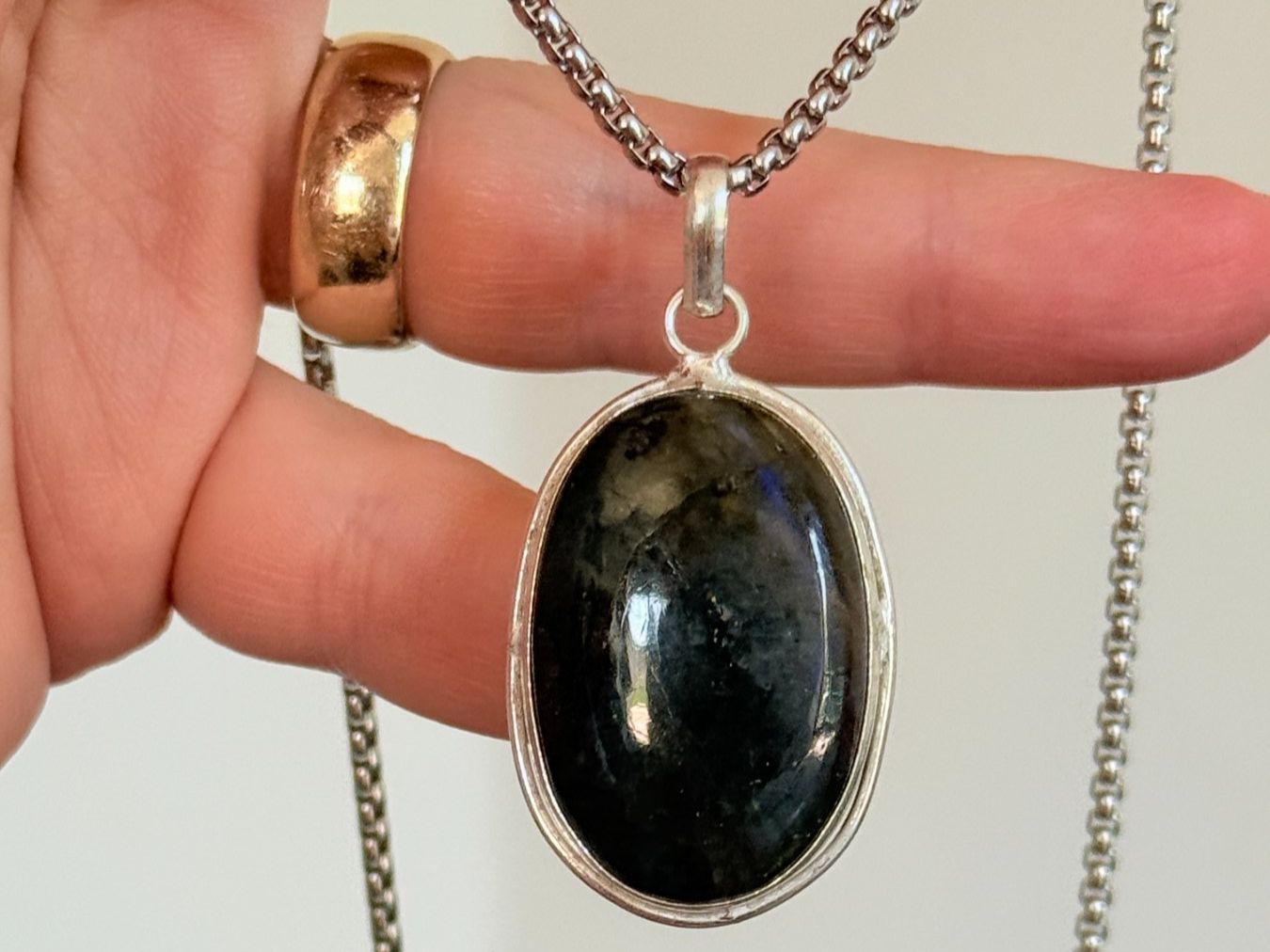Catenine: Collier vintage avec pendentif pierre Labradorite – Nuovo e nell'imballaggio originale da Genève venduto da AWWA