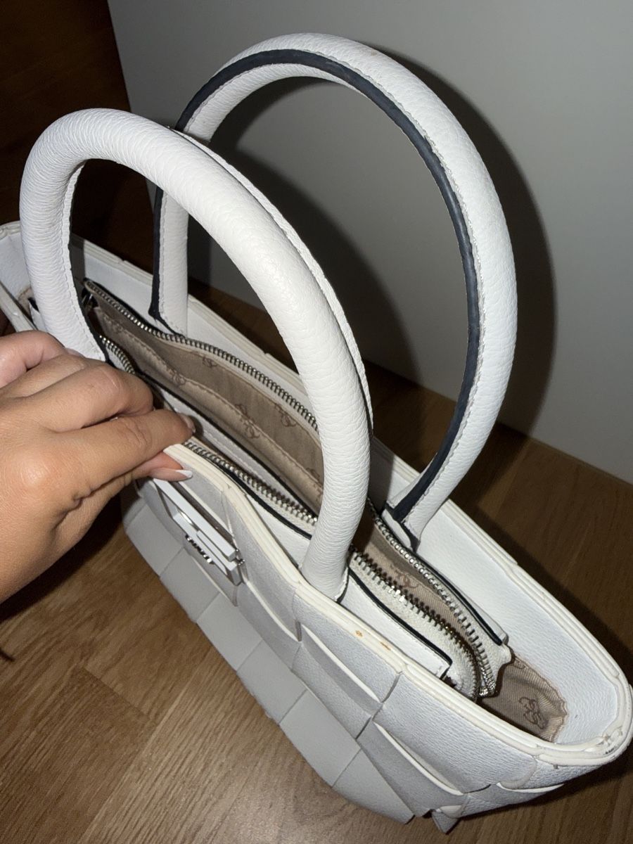 Guess Taschen für Damen: Guess Tasche Korbmuster – Gebraucht aus Zürich von Koller.S 1