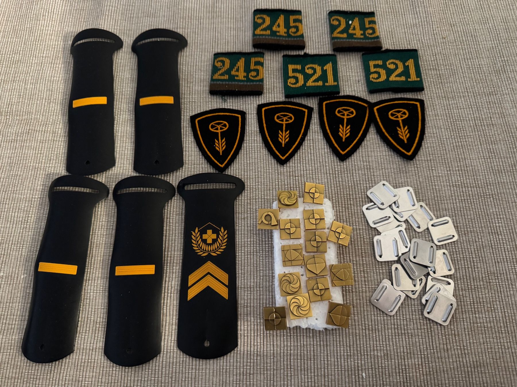 Schweizer Armee Plaketten & Abzeichen: Vintage Abzeichen/Pins, Schweizer Armee – Gebraucht aus Kaiseraugst von Drasa