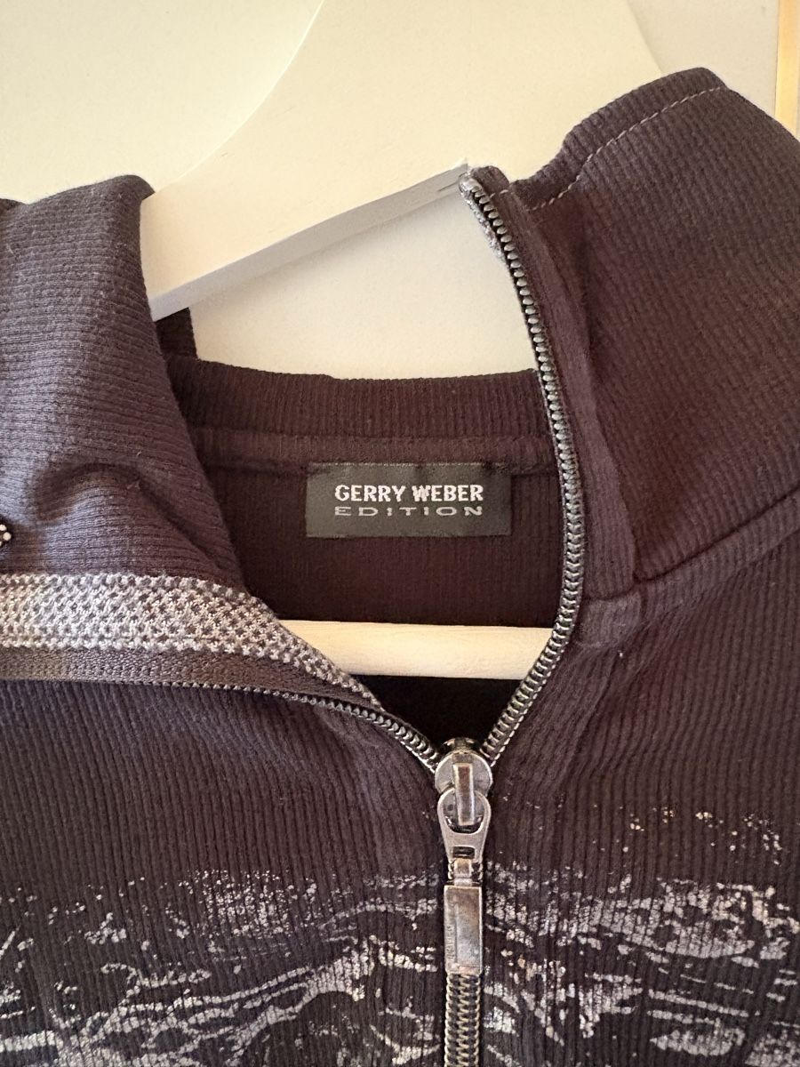 Vestes:  Sweatjacke schwarz mit Muster – D'occasion à Ermatingen par ric_2td5 2