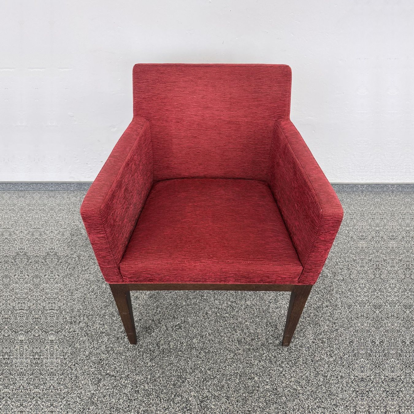 Poltrone: Accademia Eleganto Lounge-Sessel - Rot matt – Usato da Schönenwerd venduto da mcofficeshop