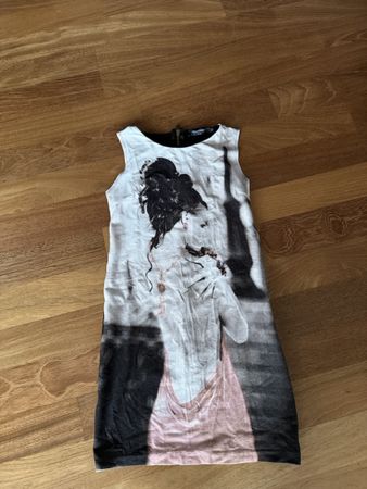 Rinascimento Kleid ärmellos bedruckt Grösse S schwarz