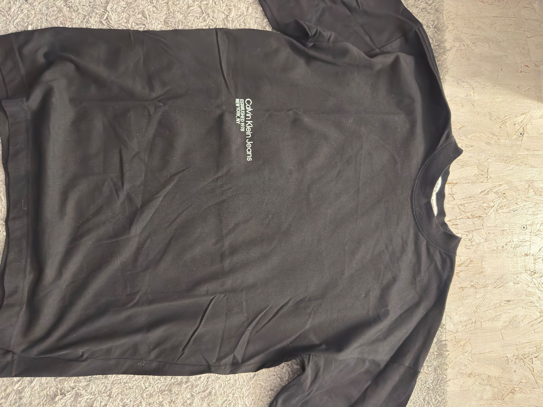 Calvin Klein T-Shirts: Calvin Klein Shirt ungetragen – Neu (gemäss Beschreibung) aus Römerswil LU von oli_9hd5 2