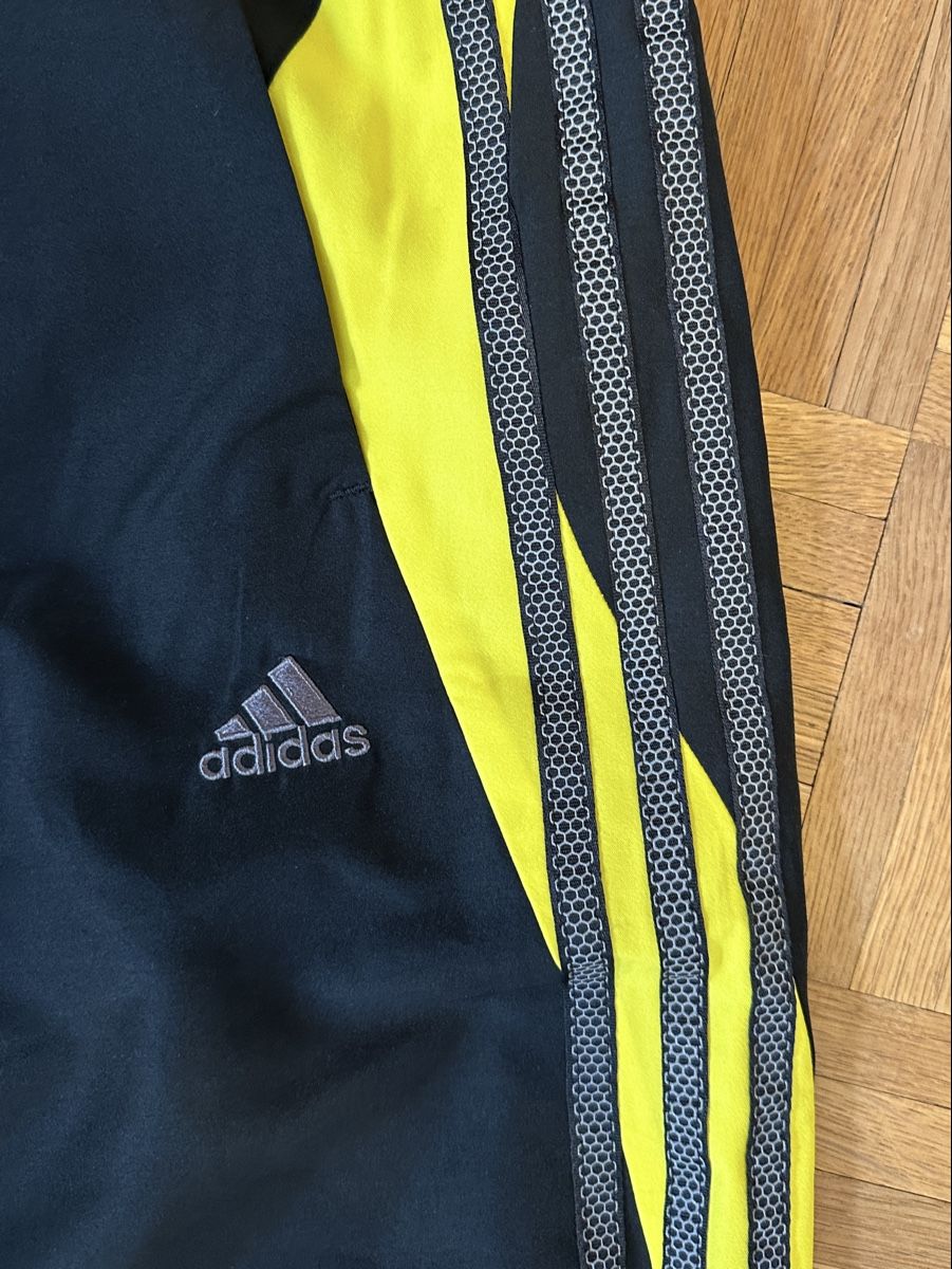 Adidas Pantaloni: Adidas Trainerhose Grösse M, Neu – Nuovo (secondo la descrizione) da Gelterkinden venduto da basilbaet. 1