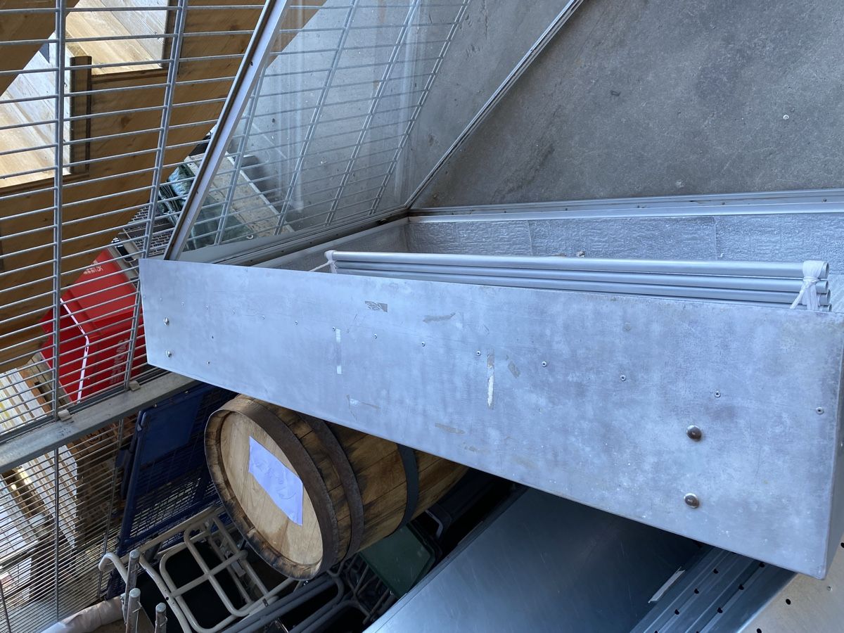 Vitrinen: Vitrinenkasten Metall, Glas – Gebraucht aus Glattbrugg von Pischte.Brockenhaus 2