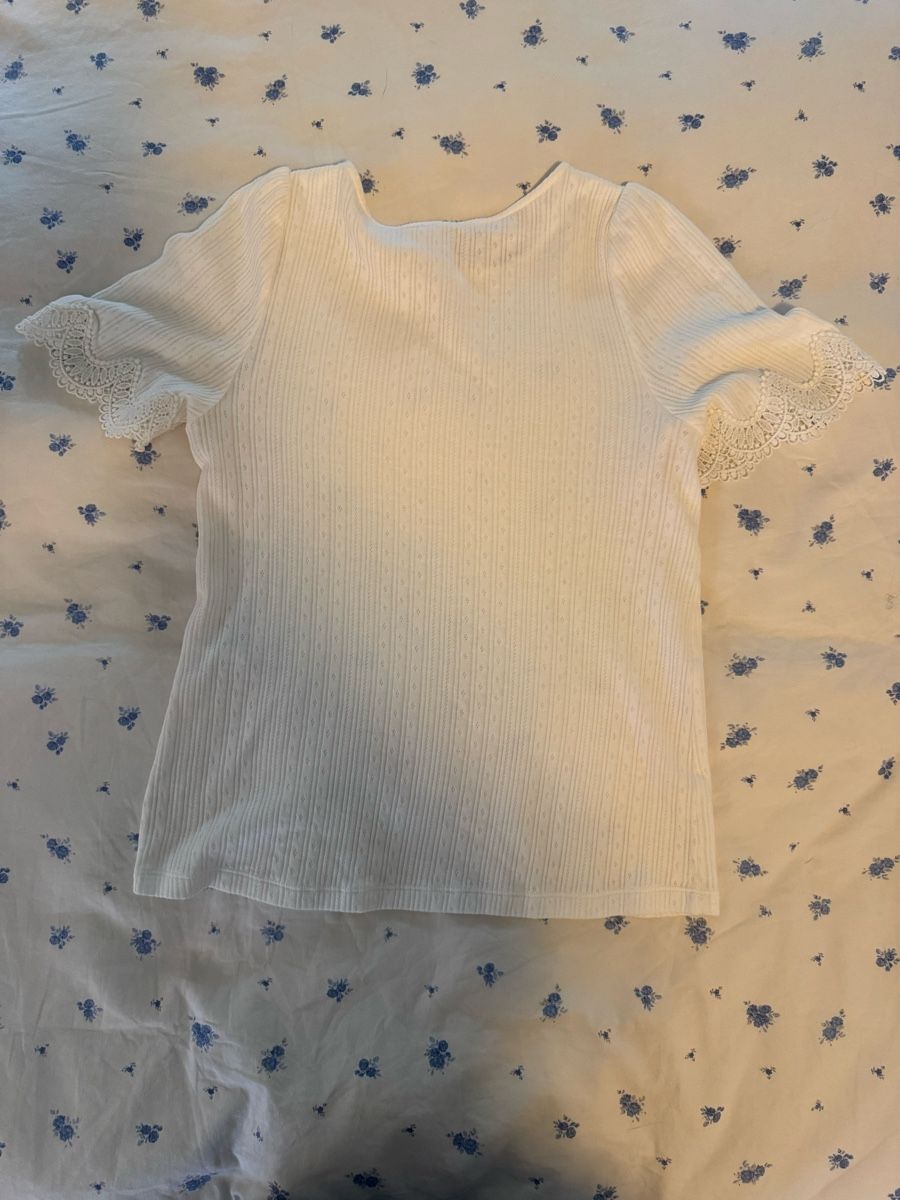 Sezane T-shirt: Sèzane Clea T-Shirt – Nuovo (secondo la descrizione) da Aarau Rohr venduto da ash_m7hq 1