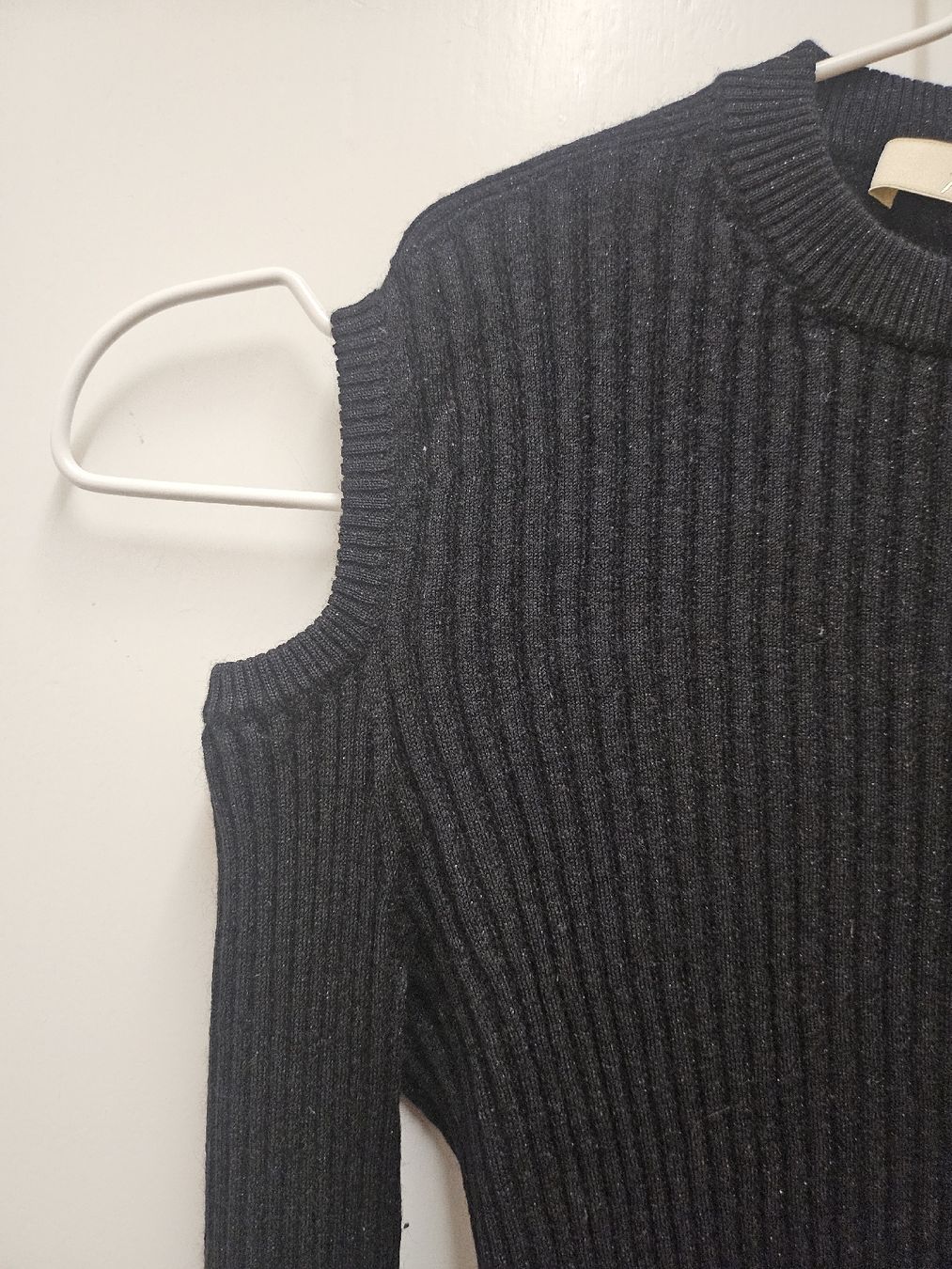 Maglioni & Felpe: Kaschmir/Seide Pullover schwarze kalte Schulter – Usato da Zürich venduto da eri_8w5v 2