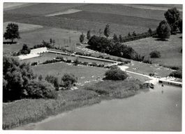 Pfäffikon ZH, Flugaufnahme vom Strandbad (2), um 1950