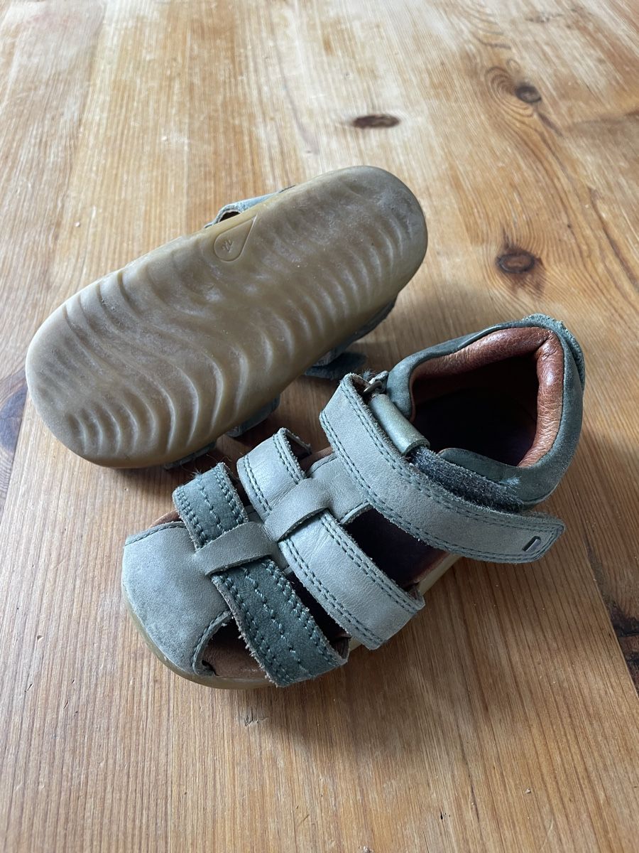 Chaussures garçon: schöne neutrale Sandalen Gr. 22 – D'occasion à Schönenberg TG par cocifrosch94