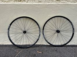 DT Swiss R470 Aluminium Rennrad Disc Radsatz