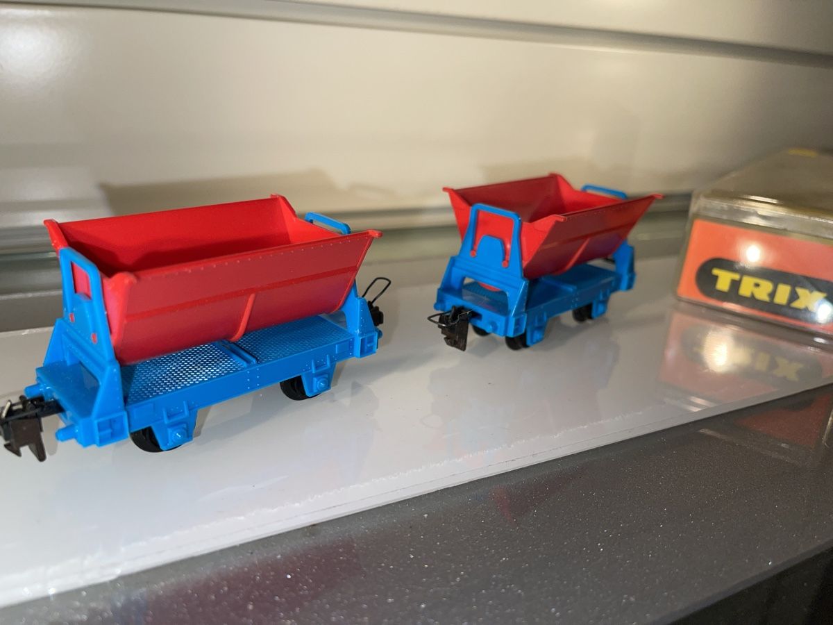 Trix Modelleisenbahnen: TRIX Kipploren-Wagen Güterwagen Total 2 stk. – Neu (gemäss Beschreibung) aus Siebnen von speedy63 3
