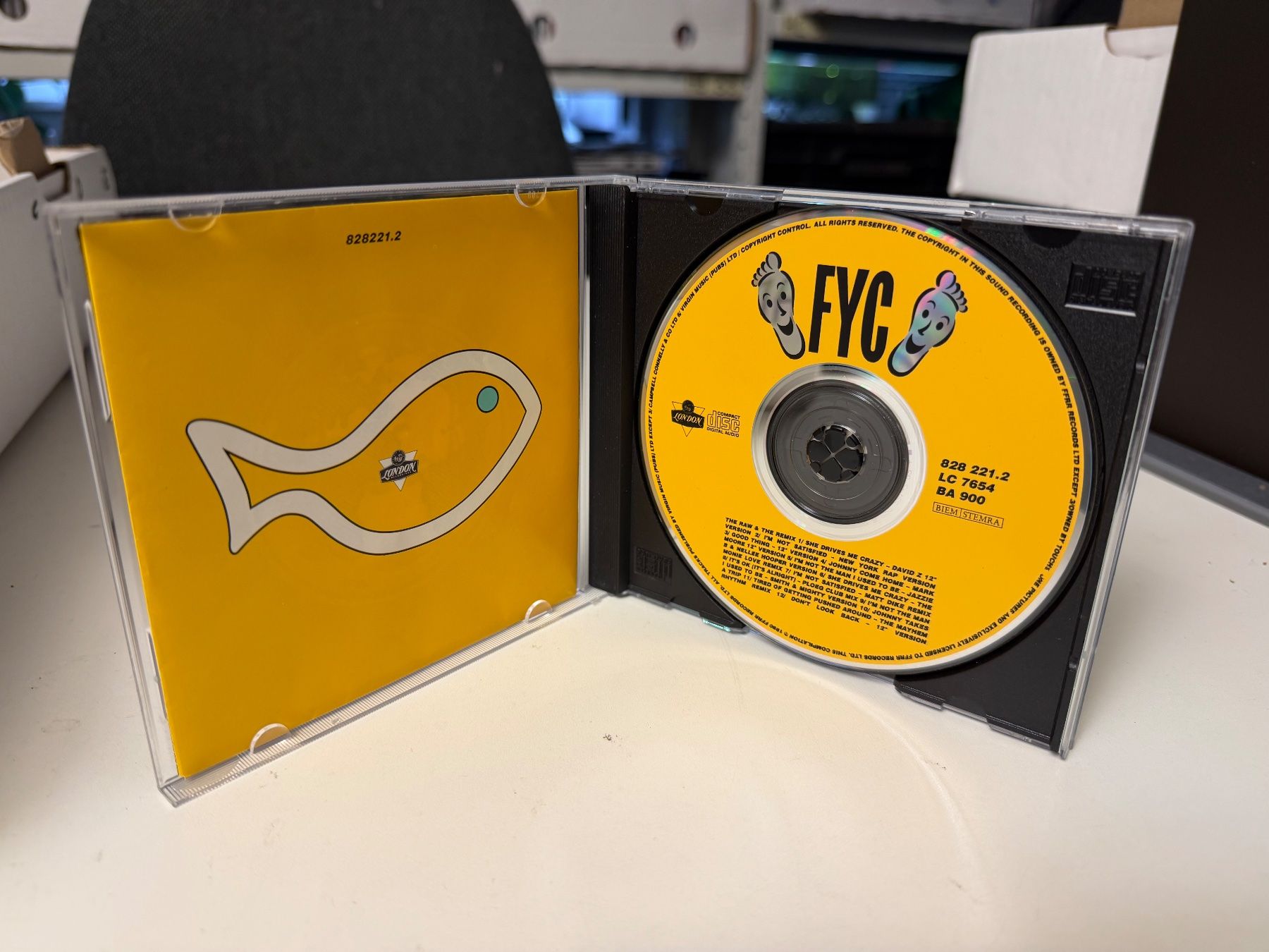 CD: FYC - The Raw & The Remix - HD23A – Usato da Küsnacht ZH venduto da swisssales.net 2