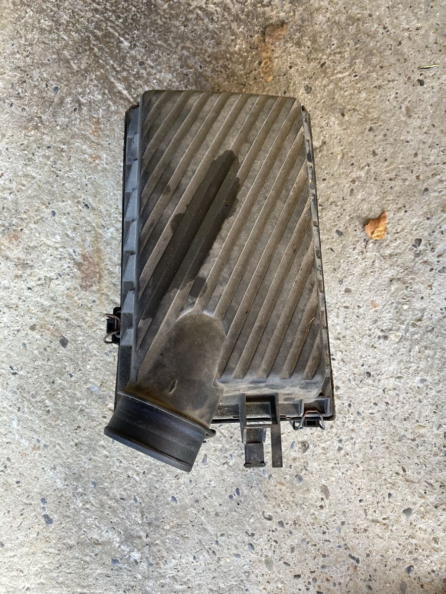 VW Alle Autoersatzteile: Luftfilterkasten Vw Golf 2 1.8L – Gebraucht aus Hefenhofen von der_y7sz