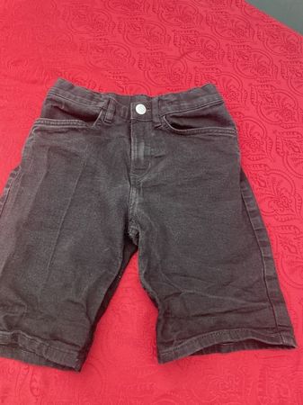 Junge Shorts schwarz 146