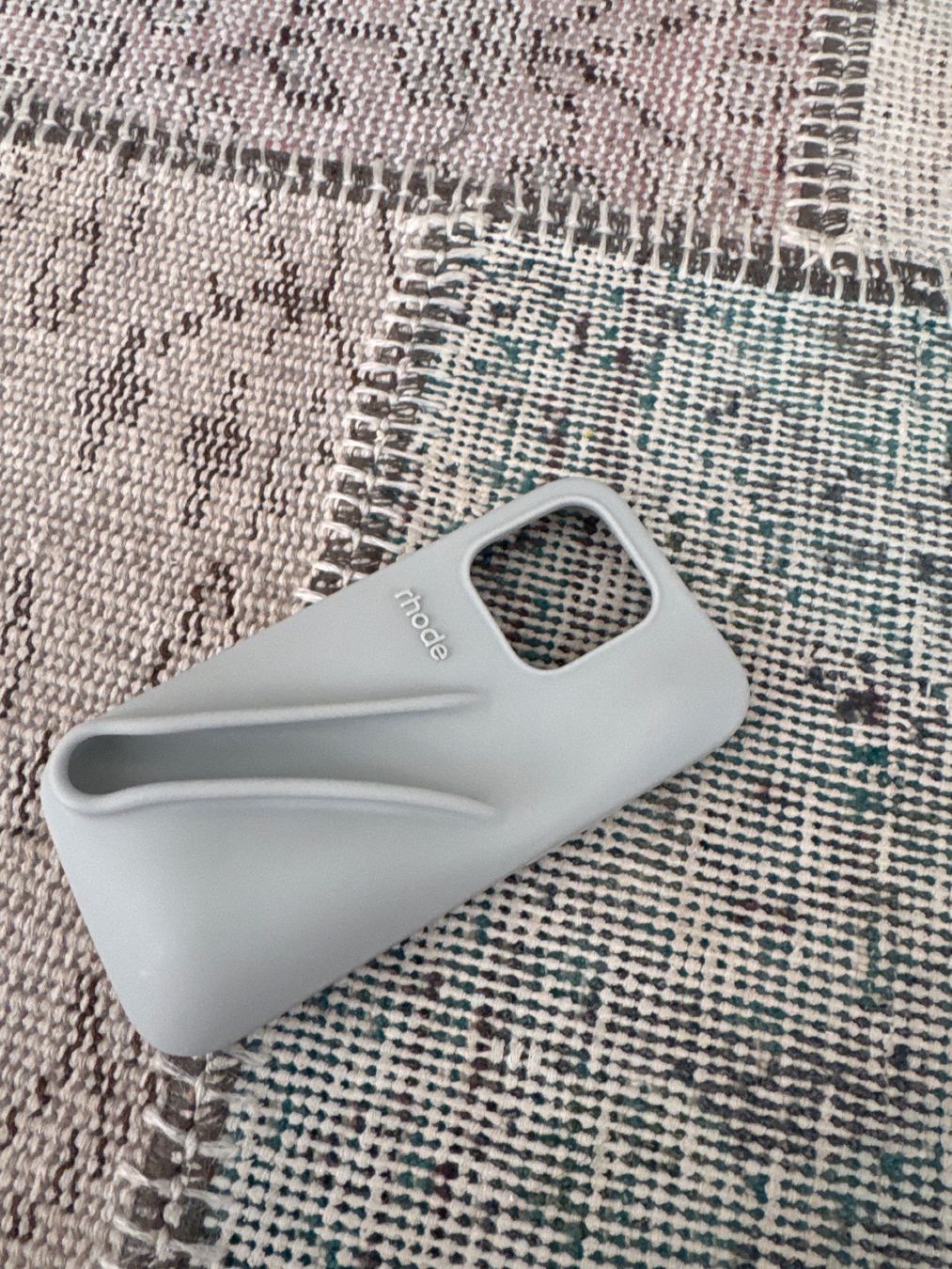 Rhode Cover & Protezioni schermo: Rhode Lip Case für iPhone 14 Pro – Usato da Adliswil venduto da AE112
