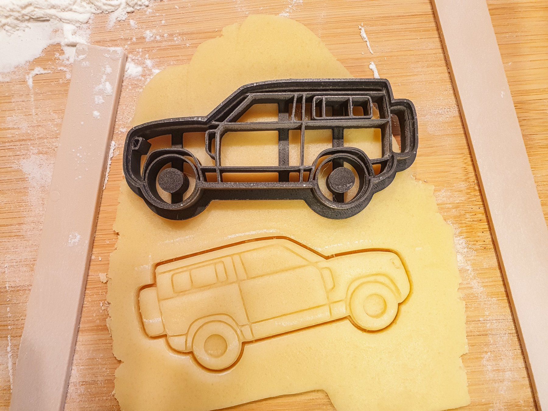 Teglie da forno: Ausstecher Land Rover Defender NEU – Nuovo (secondo la descrizione) da Grenchen venduto da HUMMER_H1