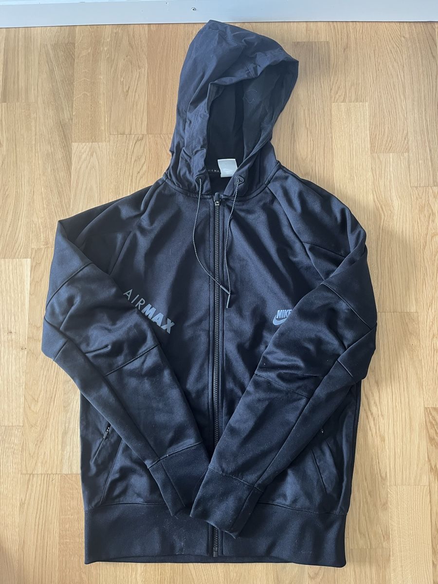 Lotti di vestiti: Ensemble Nike Air Max noir taille S – Usato da Monthey venduto da arno_45 1