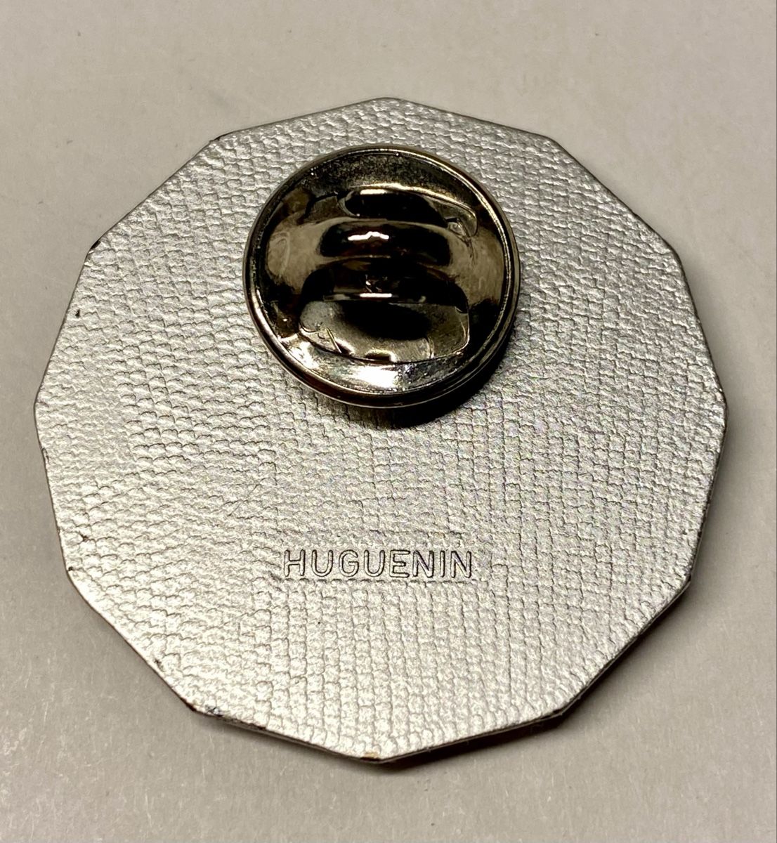 Placchette & Badge: CORUM pin’s BaselWord 2004 – Nuovo e nell'imballaggio originale da Montagny-la-Ville venduto da SecondA6Heuer 2