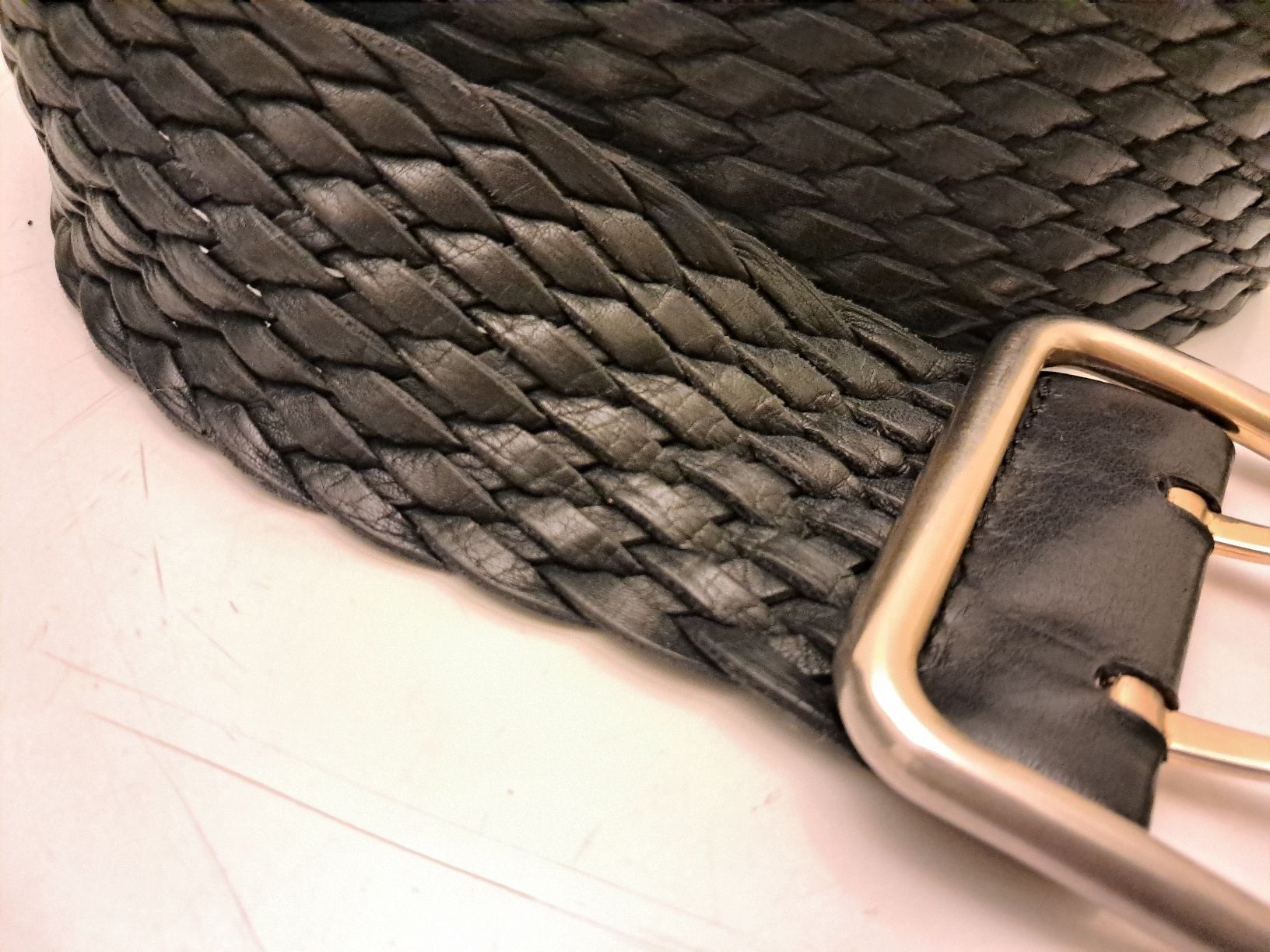 Cinture: Schwarzer Ledergürtel, geflochten, Länge 85 cm – Usato da Zürich venduto da olivier0310 1