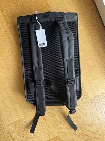 RAINS Rucksack ungetragen