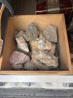 Antike Bauteile und Gesteinssammlung für Sammler