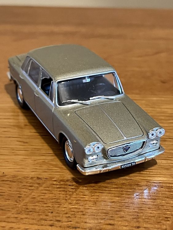 Miniature Penny Maserati/Lancia Flavia - Échelle 1/66 - Métal - Politoys Export