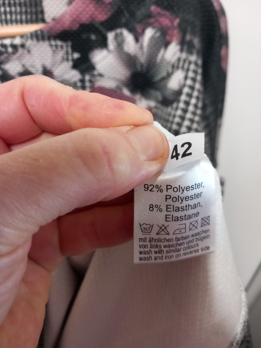 Pullover & Sweatshirts: SANI BLU Pullover Gr.42, Karo, Blumen, Top Zustand! – Gebraucht aus Gwatt (Thun) von umwelt-brocki 6