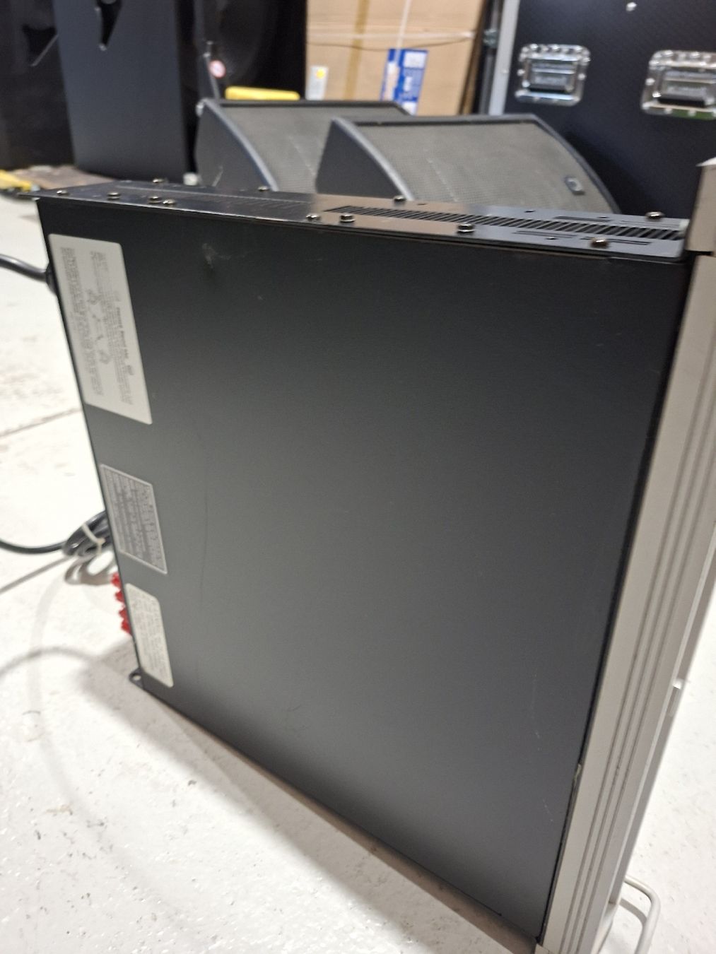 Amplificateurs: Crown MACRO-TECH 3600VZ Verstärker gebraucht – D'occasion à Chur par 80808080 2
