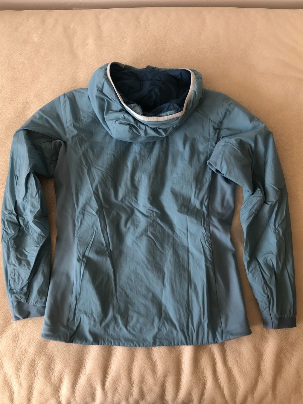Arcteryx Giacche: Arcteryx Atom Hoody Gr. S hellbalu – Usato da Zuoz venduto da Scat01 1