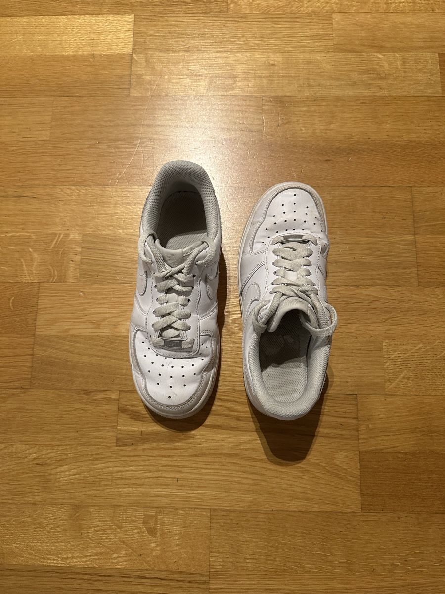 Nike Damenschuhe: Nike Turnschuhe Gr.36 – Gebraucht aus Ostermundigen von Clood 2