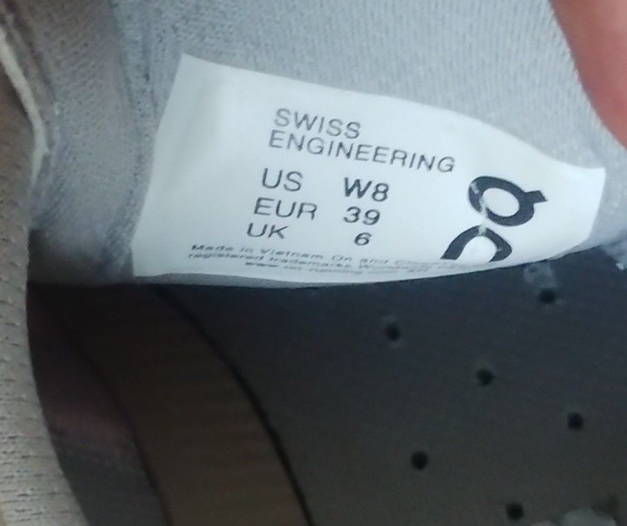 On Scarpe da donna: On Cloud Schuhe Damen Grösse 39  – Usato da Schiers venduto da bak007 5