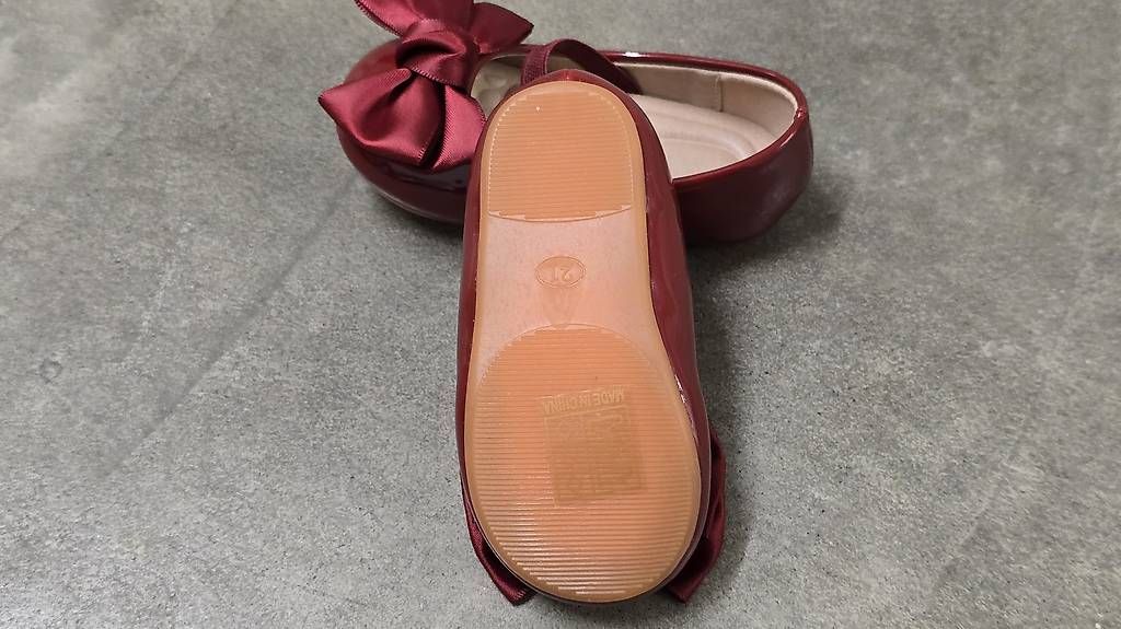Scarpe per ragazze: Mädchen Lackschuhe - 21- Rot mit Schleife – Nuovo (secondo la descrizione) da Thalwil venduto da VitaMini 1