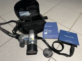 Sony Cyber-shot DSC-H2 Digitalkamera silber mit Tasche