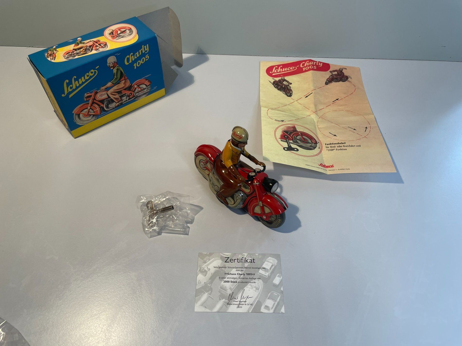 Schuco Charly 1005 レプリカ ゼンマイ稼動 2,000台限定品 Schuco Charly 1005 Motorrad limited Edition (Neu und