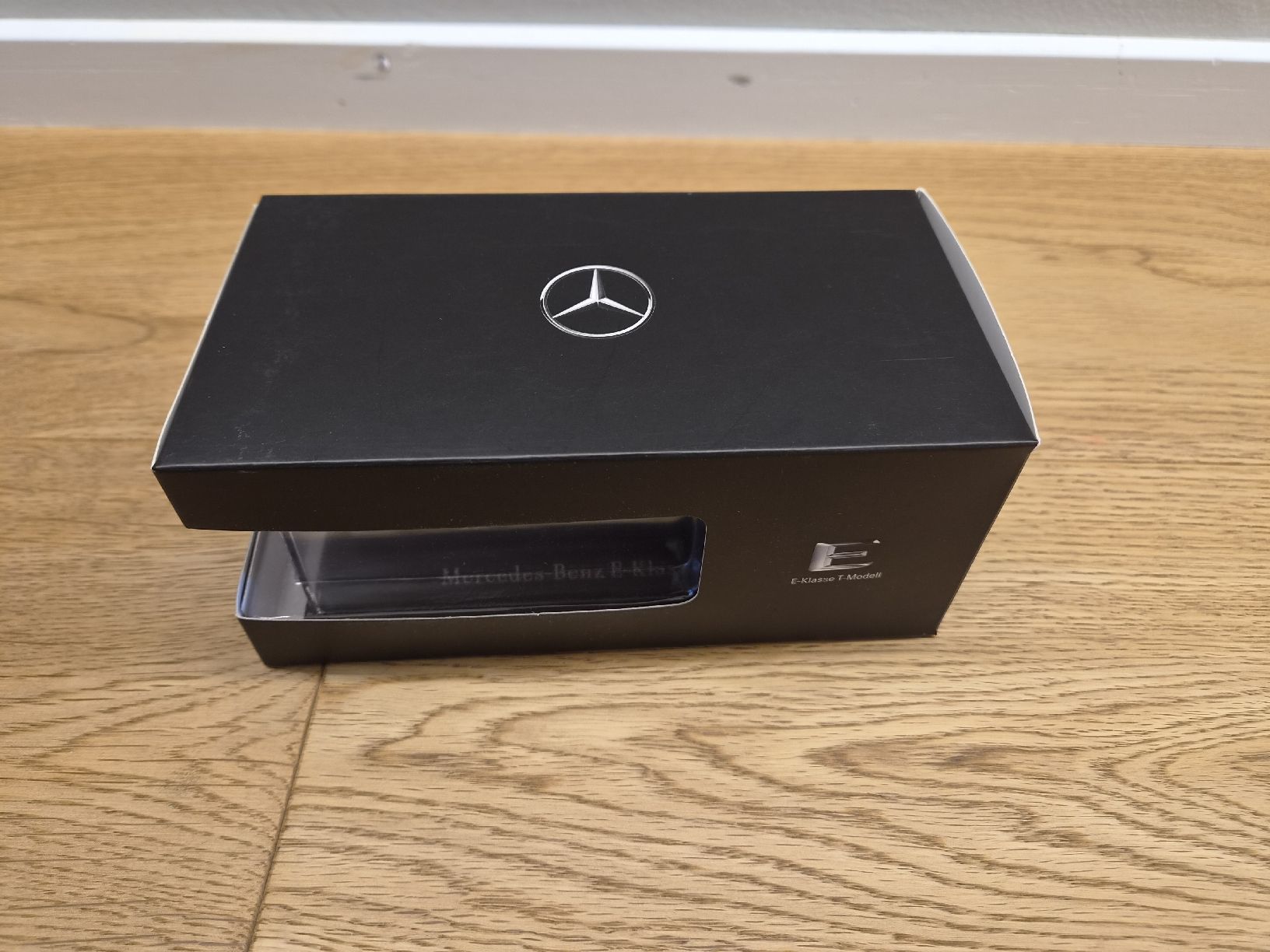 Mercedes-Benz Modellini d'auto: Mercedes-Benz E-Klasse Combi 1:43 – Nuovo (secondo la descrizione) da Wädenswil venduto da ky_109 1