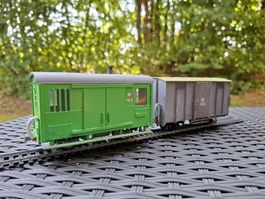2 0e-Schmalspurwagen der PKP Eigenbau auf Magic Train Basis