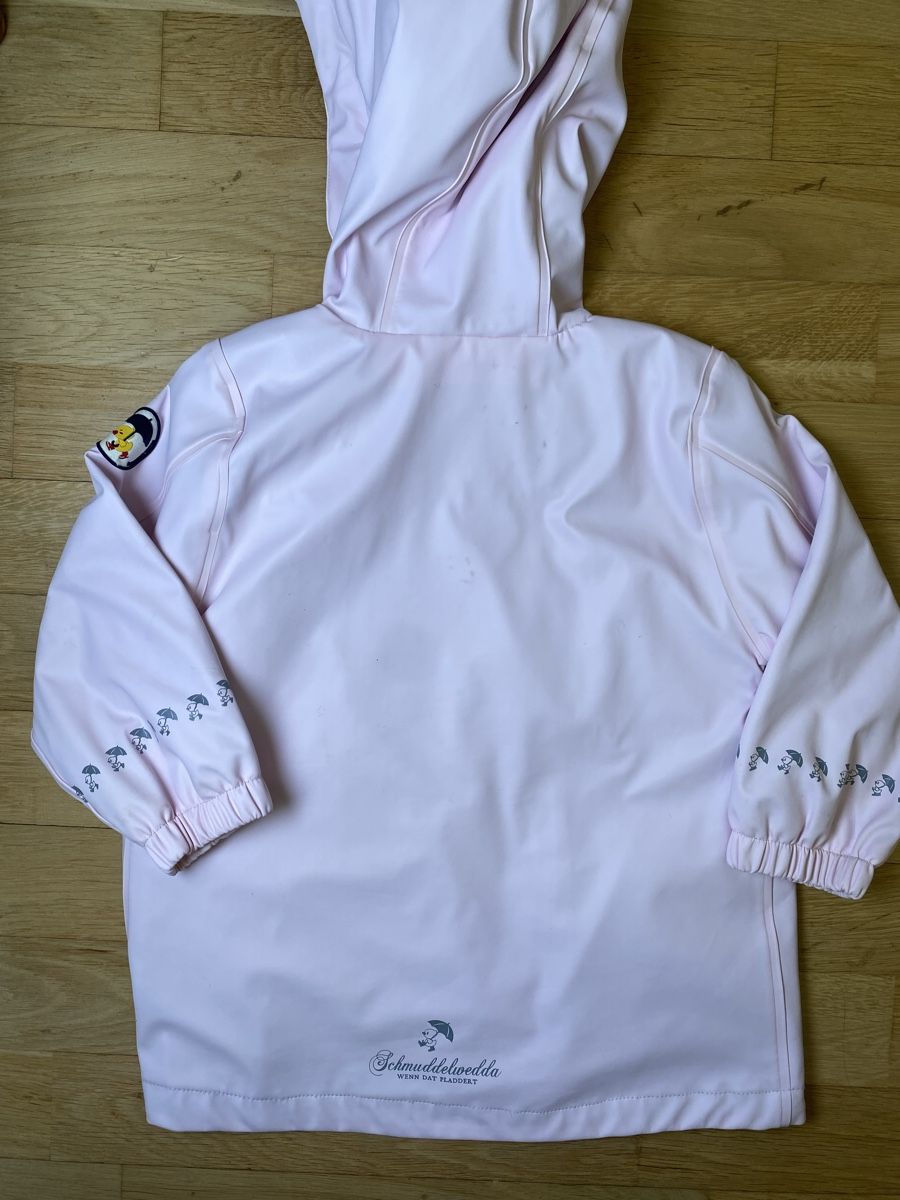 Schmuddelwedda Giacche & Cappotti: Schmuddelwedda Kinder-Regenjacke Größe 98 Rosa – Usato da Zürich venduto da Mariaov 4