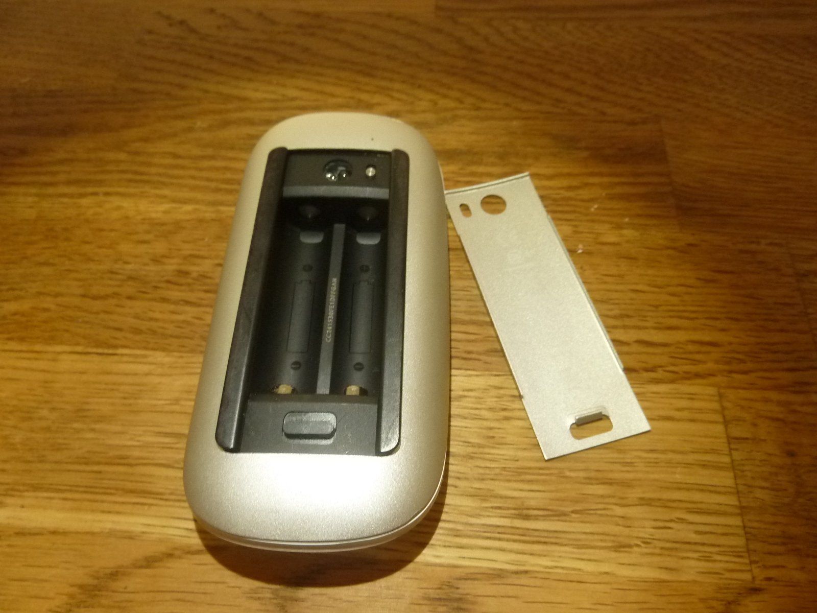 Apple Mouse: Apple Magic Mouse A1296 3Vdc Wireless Mouse – Usato da Hochfelden venduto da swissice 4