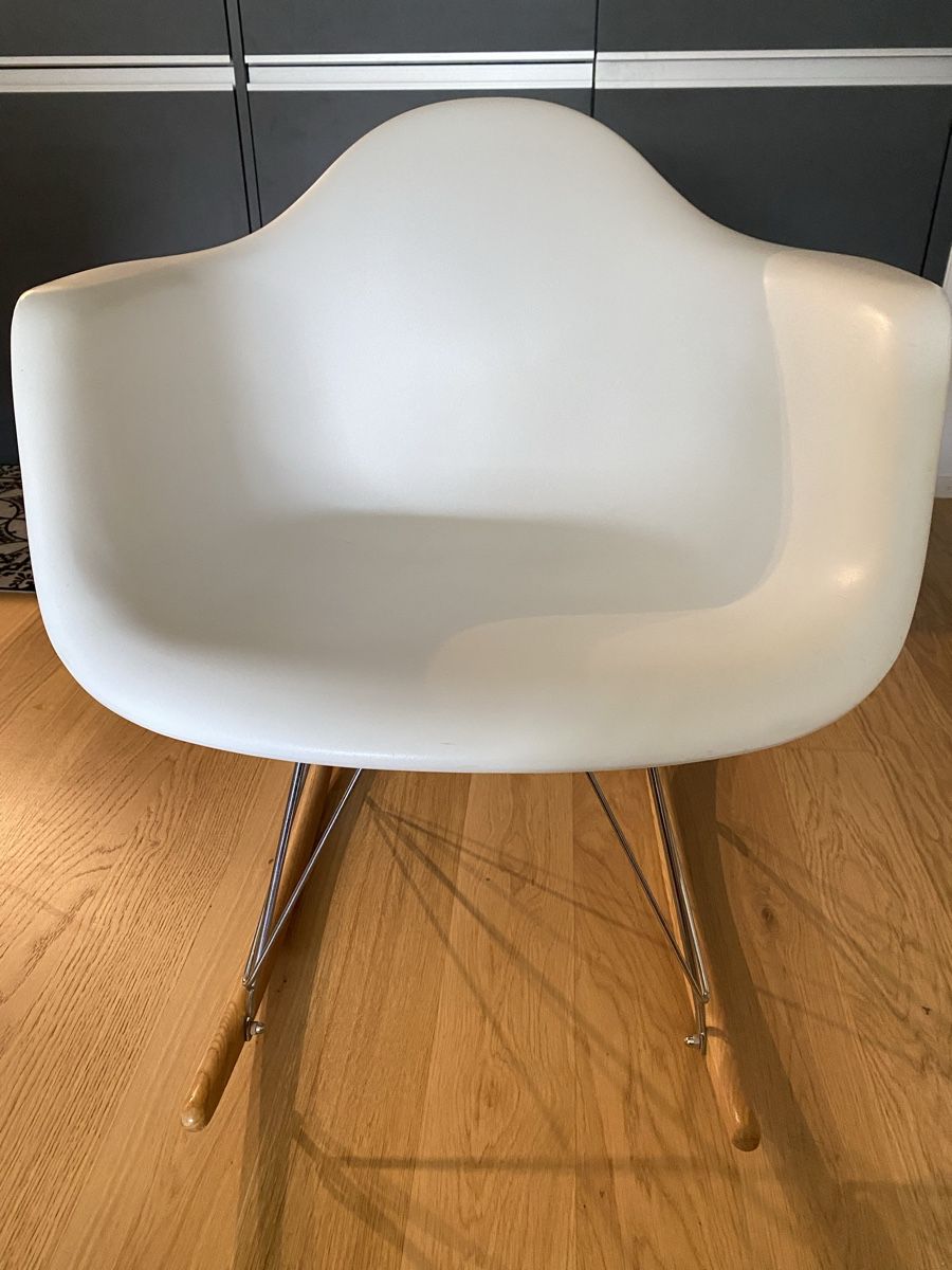 Sedie: Replika Eames Schaukelstuhl RAR, weiss – Usato da Muri (AG) venduto da finduso